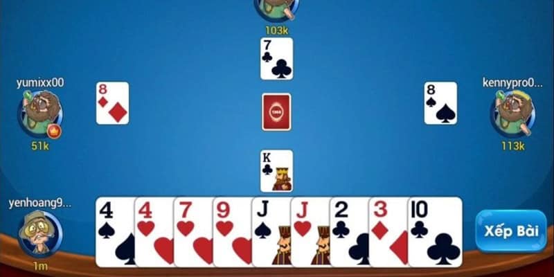 Theo cách chơi Phỏm, người tham gia chơi Tá Lả sẽ được chia từ 9 đến 10 lá bài